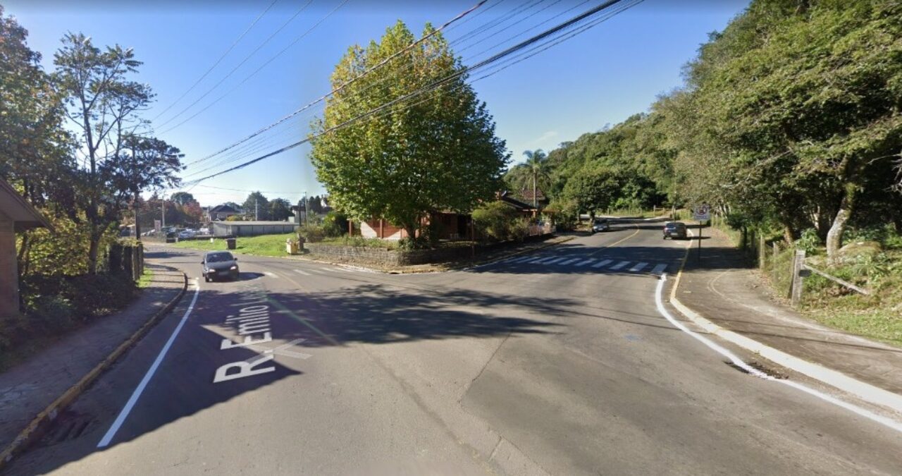 Obra da Corsan interdita Rua Emílio Leobet nesta quinta-feira