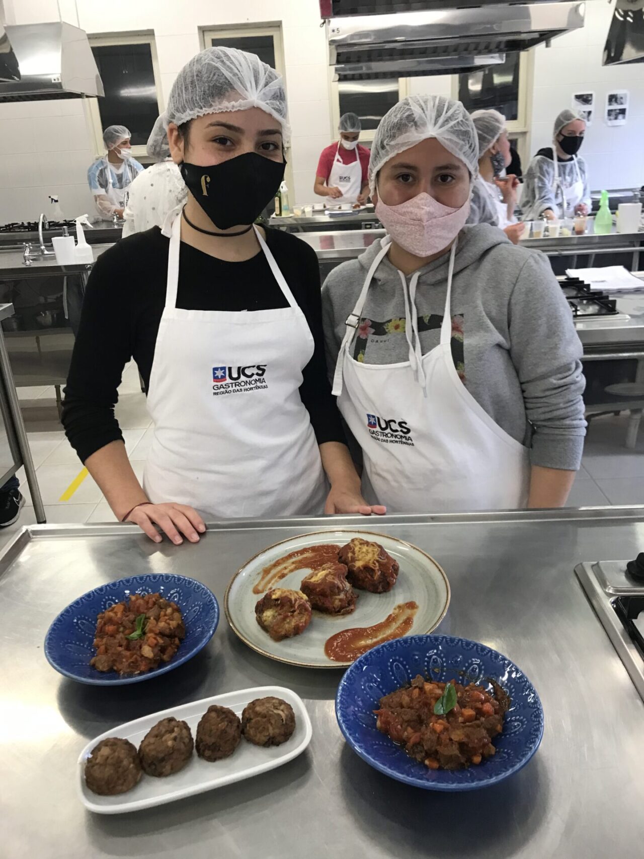 Oficinas na UCS Hortênsias ensinam gastronomia e nutrição a jovens