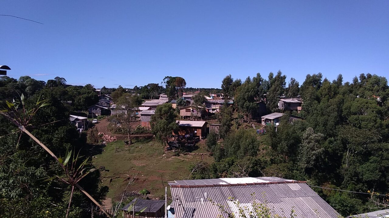 O que já foi um potreiro, hoje abriga diversas construções irregulares
