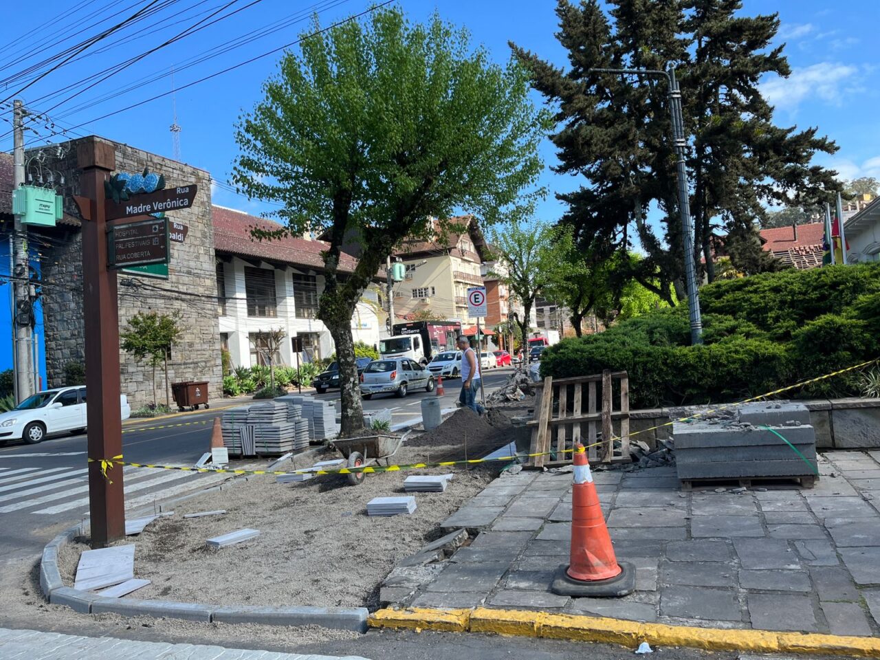 Prefeitura faz remoção e base para novo passeio público.