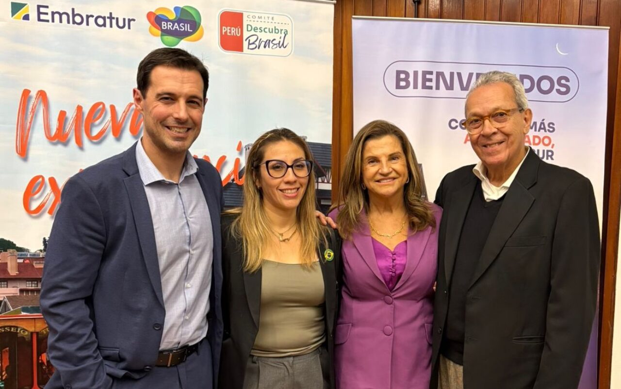 Eduardo Zorzanello e Marta Rossi em encontro com Patrícia Sánchez da MMC e José Luis da Cunha, presidente do Comitê Descubra Brasil
Foto: Marthina Sorgetz/Festuris