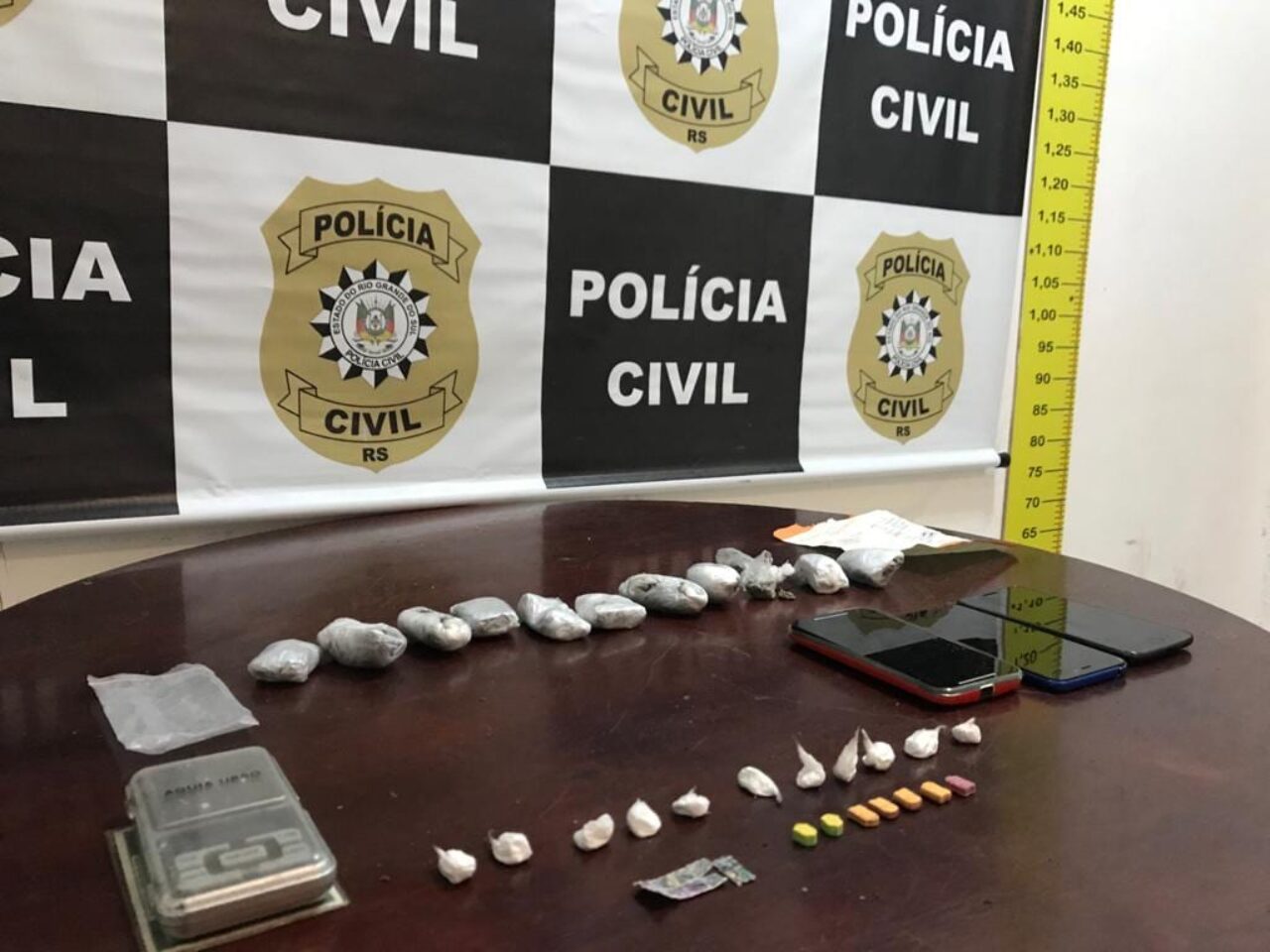 Polícia Civil de Gramado fecha ponto de tráfico e prende quatro suspeitos
