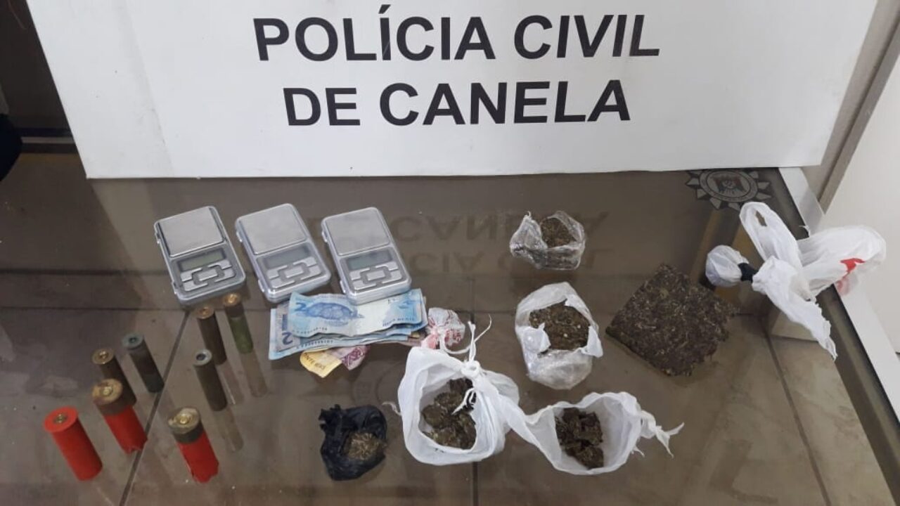 Polícia apreende drogas e adolescente