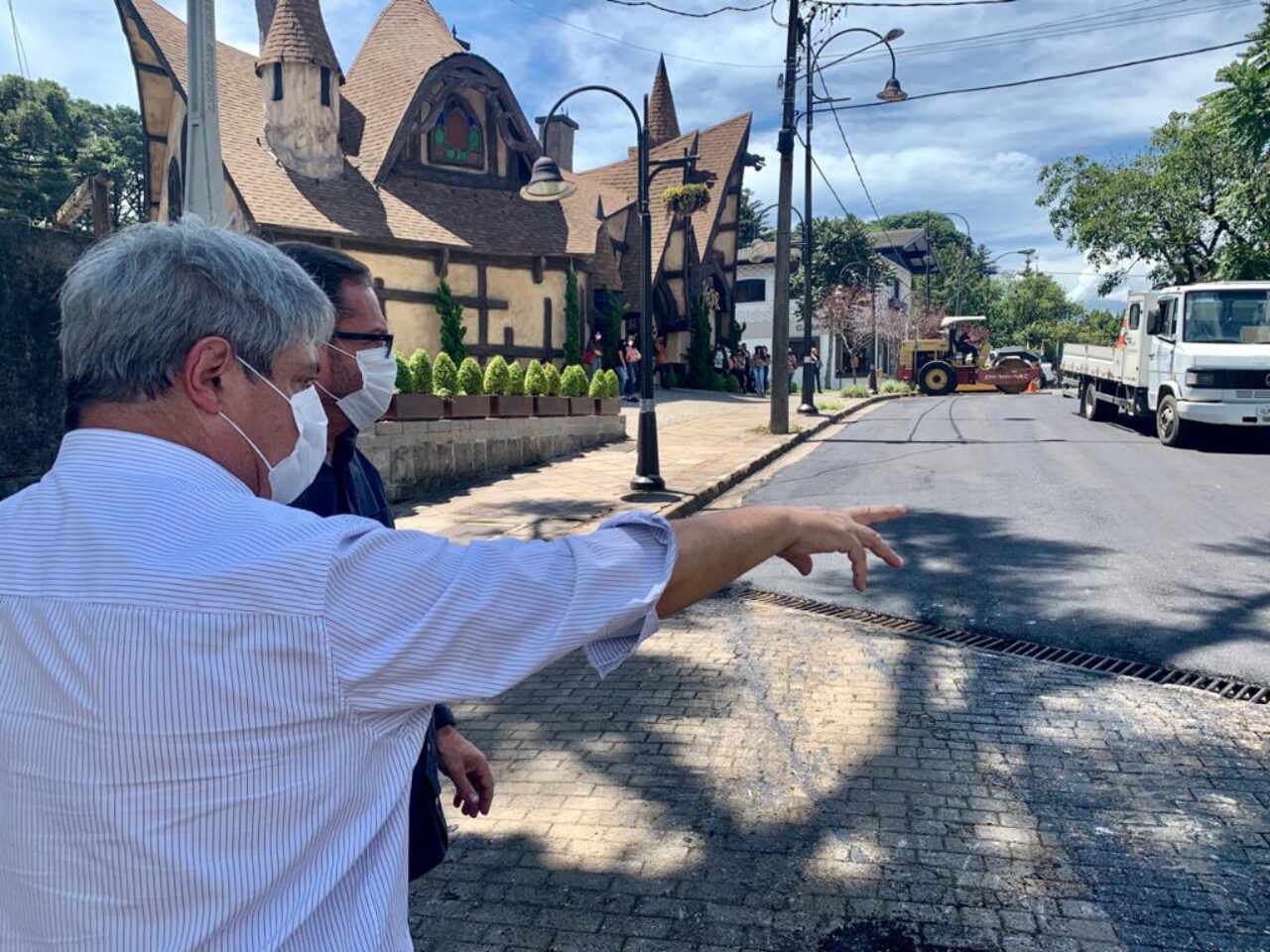 Prefeito Nestor acompanha melhorias no Lago Joaquina Rita Bier
