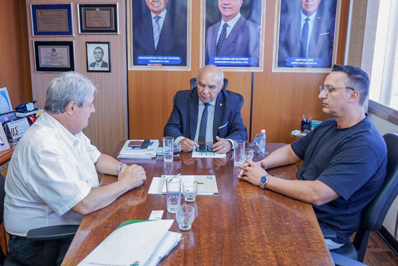 Prefeito Nestor durante reunião no Gabinete do Dep. Airton Lima (Podemos)