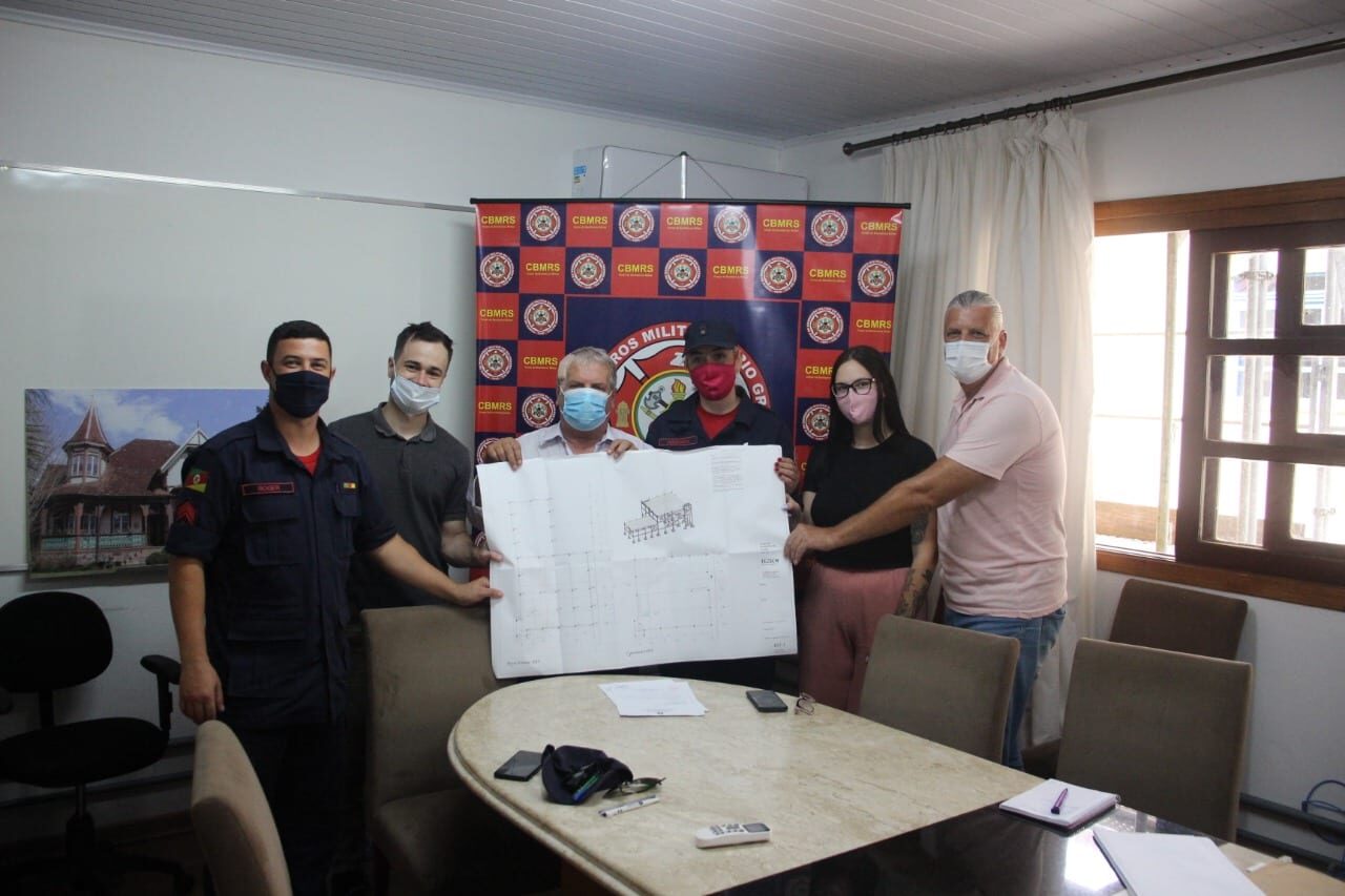 Prefeito assina contrato para início das obras do novo quartel dos bombeiros