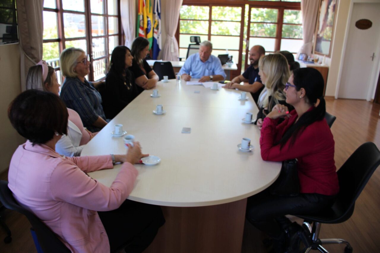 Prefeito sanciona lei para adesão opcional de 40 horas para enfermeiros em Canela