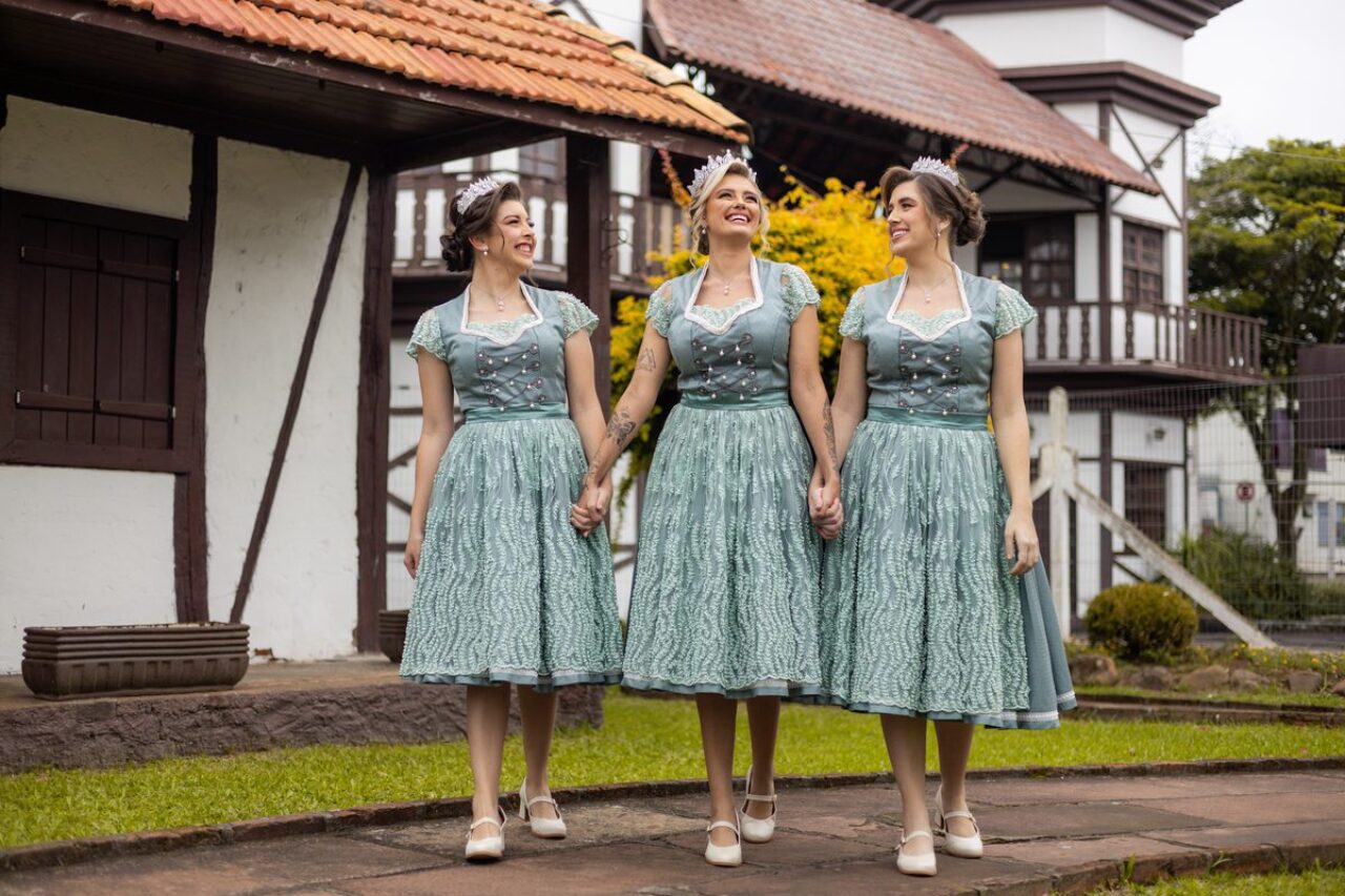 Princesa Sofia Camargo Bischoff, Rainha Kádina Correia de Lima Linden e Princesa Jenifer Isamara Müller. Foto: Ramon Lopes