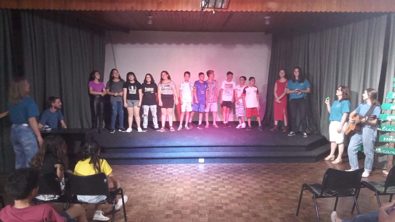 Foto: Apresentações dos alunos participantes marcam o encerramento do projeto.