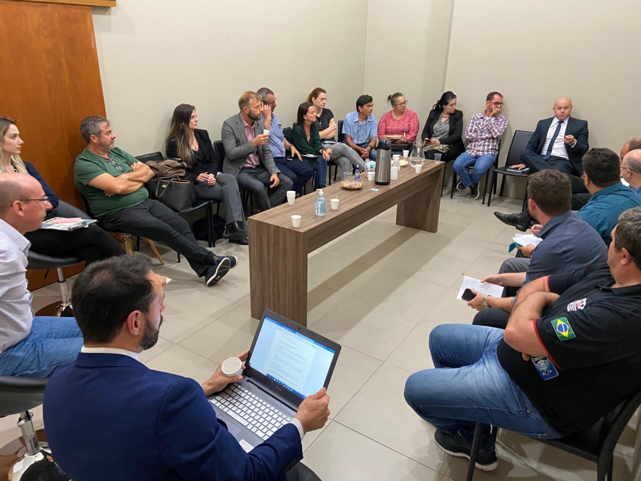 REGIÃO - Sindtur debate com o Sindicato dos Trabalhadores ações para evitar demissões e prejuízos maiores