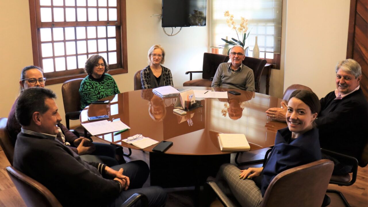 Foto: Ilton Gomes, Taline Zanatta, Irani Corrêa, Julita Andreis, Jorge Maldaner, Nestor Tissot e Tais Ribeiro.