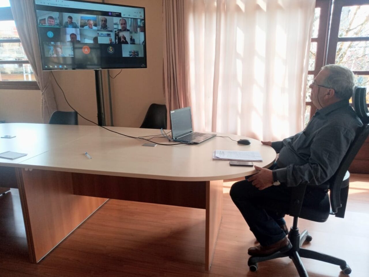 Prefeito Constantino, de Canela, em reunião virtual - Foto: Márcio Cavalli