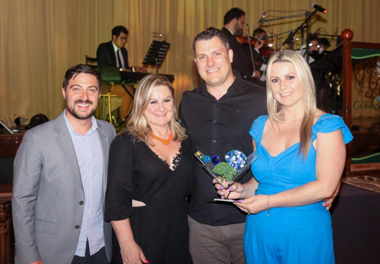 Secretario-de-Inovacao-Desenvolvimento-Economico-e-Relacoes-Institucionais-de-Gramado-Ike-Koetz-com-Dilce-Scur-Dalateia-Roger-Wingert-e-Gabriela-Scur-Dalateia-do-Grupo-Unity-AscomPMG