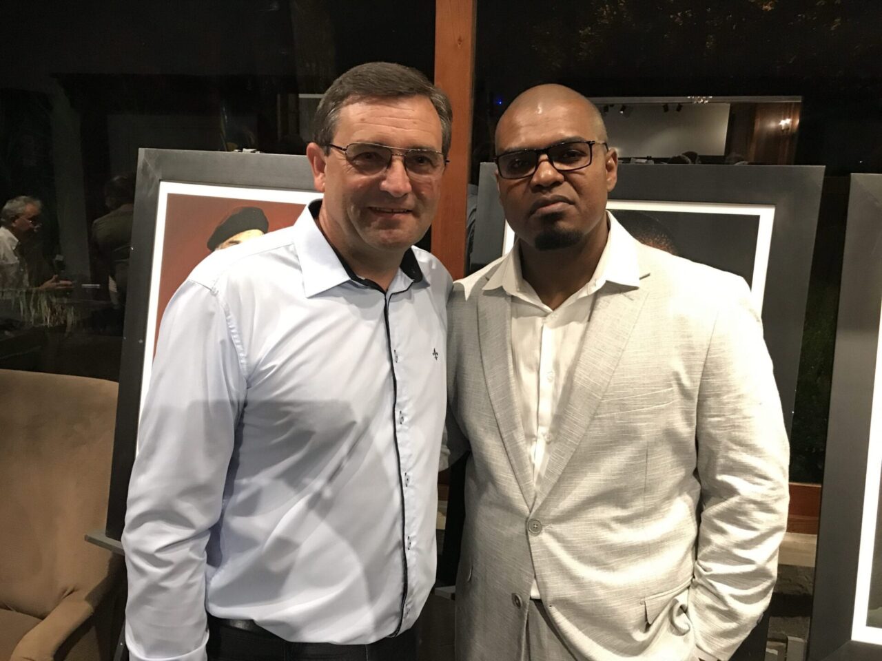 Secretário adjunto da Cultura, Milton Ramisch, e fotógrafo Adriano Gonçalves