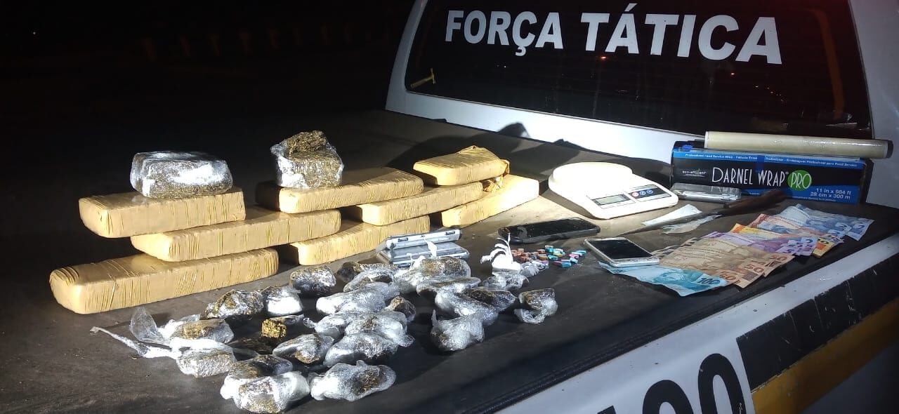 Seis quilos de maconha, 31 comprimidos de ecstasy e 3 pinos de cocaína são apreendidos com traficante de 22 anos em Gramado