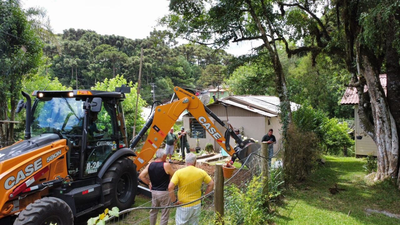 Foto: Moradores acompanharam de perto o início das obras na Travessa dos Irmãos.