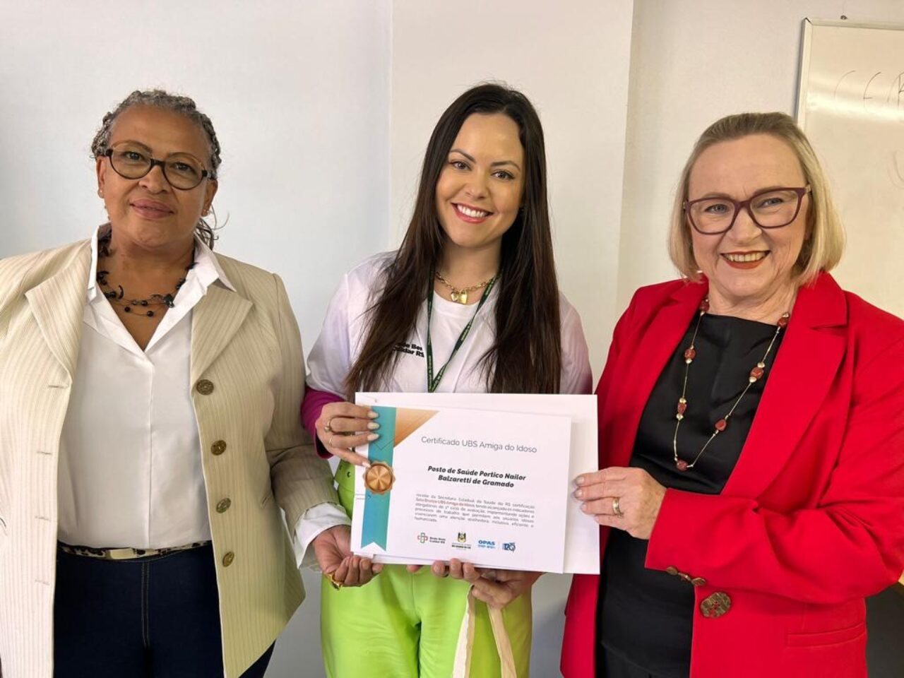 Foto: Luana Baumbach, Gestora da Rede Bem Cuidar Gramado, recebeu o certificado.