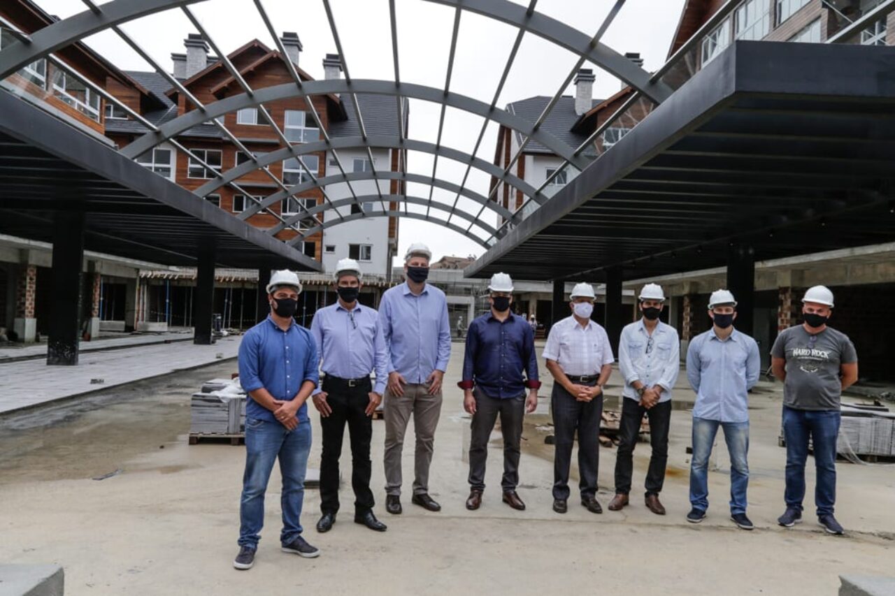 Vereadores visitam estrutura do complexo Vita Mall