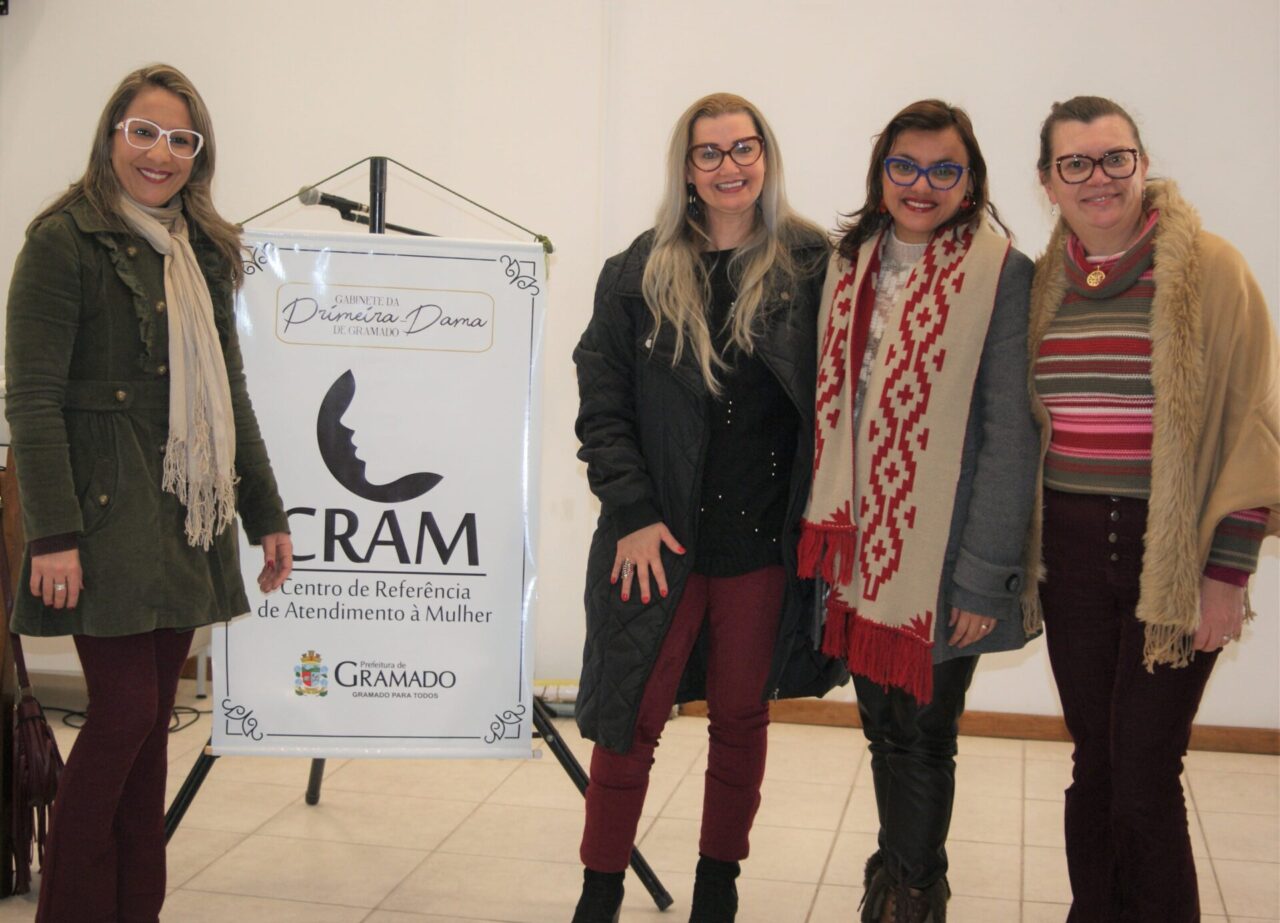 2- a diretora Silvana Silveira; a coordenadora do CRAM, Elisandra de Paula; a assistente social do CRAM, Annelise Bilhalva; e coordenadora da Saúde Mental e Reabilitação Física, Sandra Oberherr;
