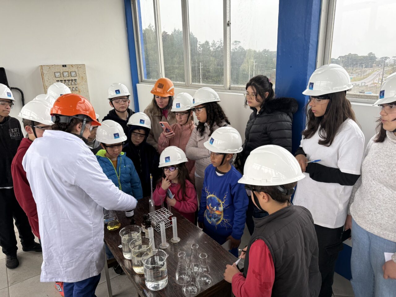 A visita dos alunos à Estação de Tratamento de Água (ETA) de Canela aconteceu na última quinta-feira (14).
Rita Souza