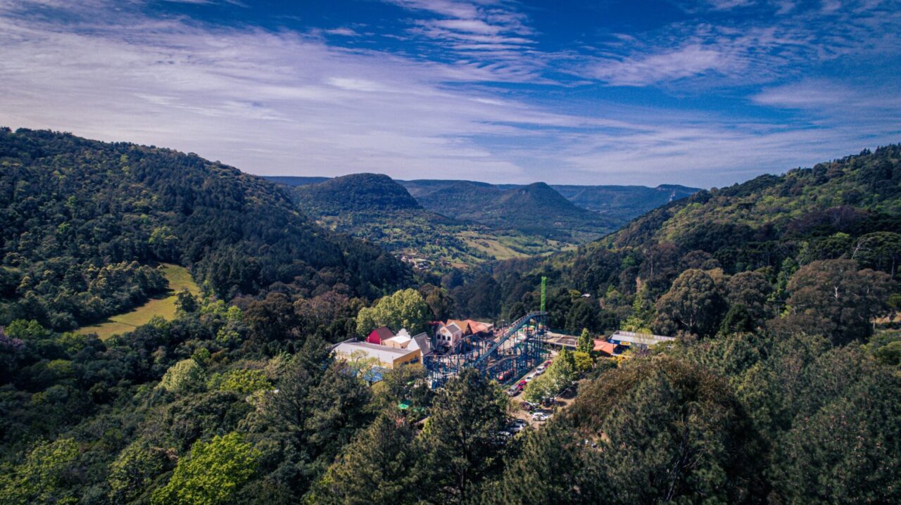 Alpen Park tem atrações para toda a família e fica localizado em meio à natureza.
Divulgação