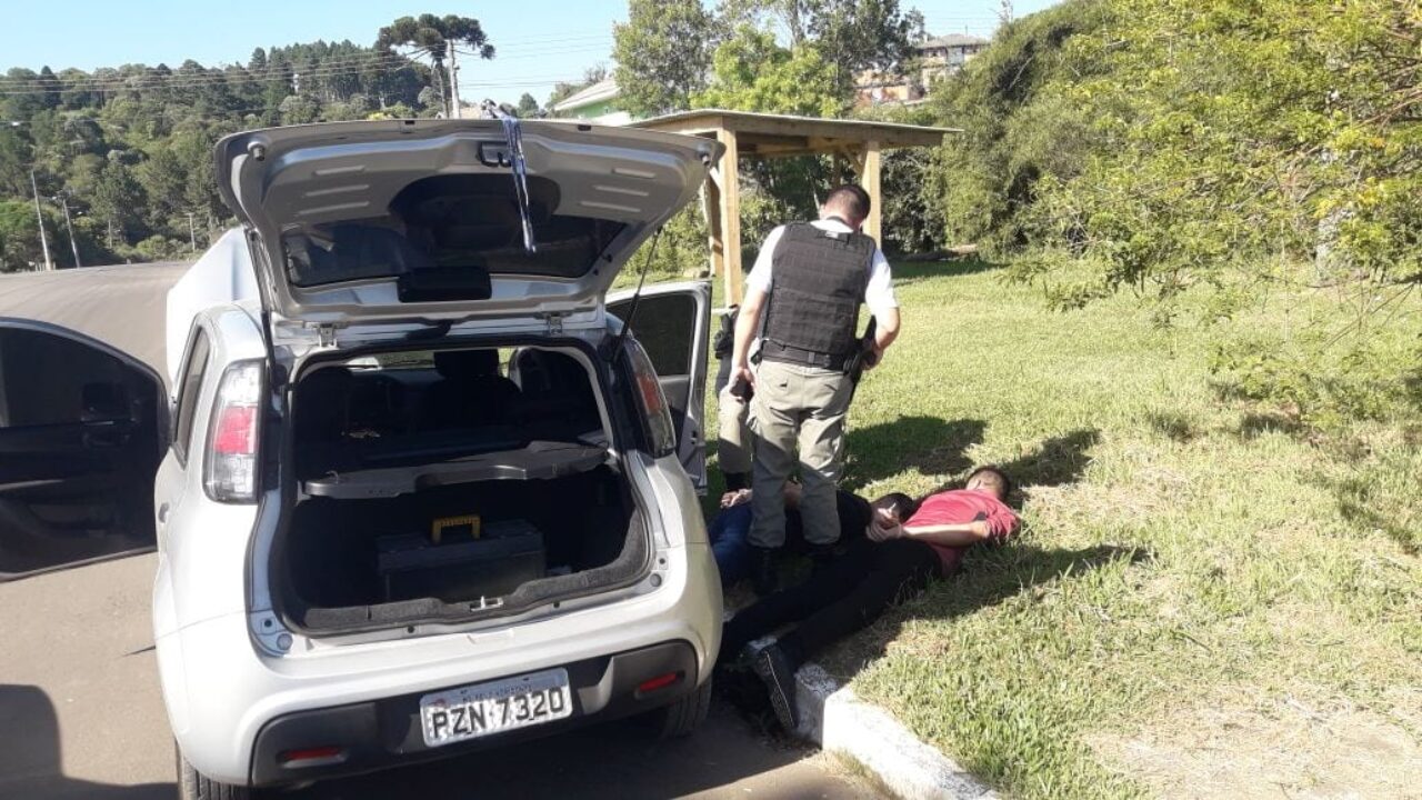 Fiat Uno seria usado para fuga na zona rural de Canela