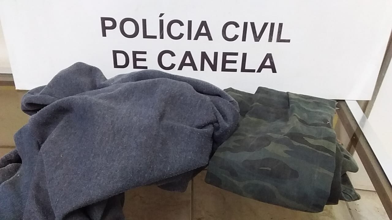 Roupa utilizada por um dos suspeitos foi apreendida como prova da participação no crime