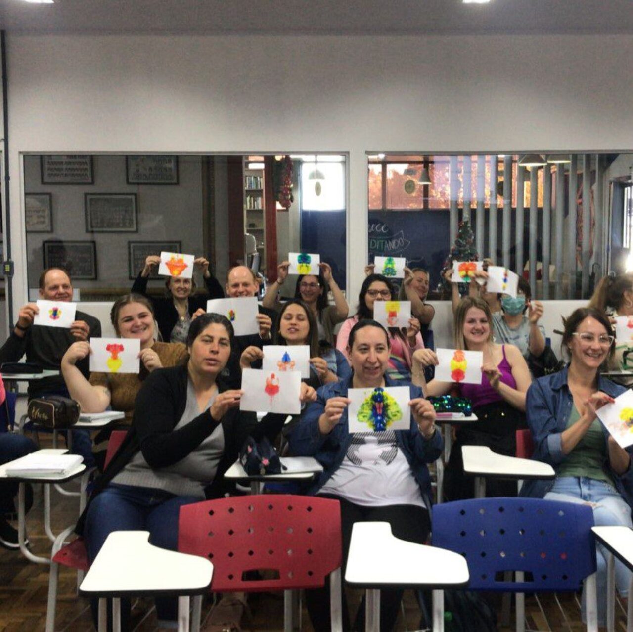 Foto: Professores se reuniram nas escolas para receber a capacitação.
