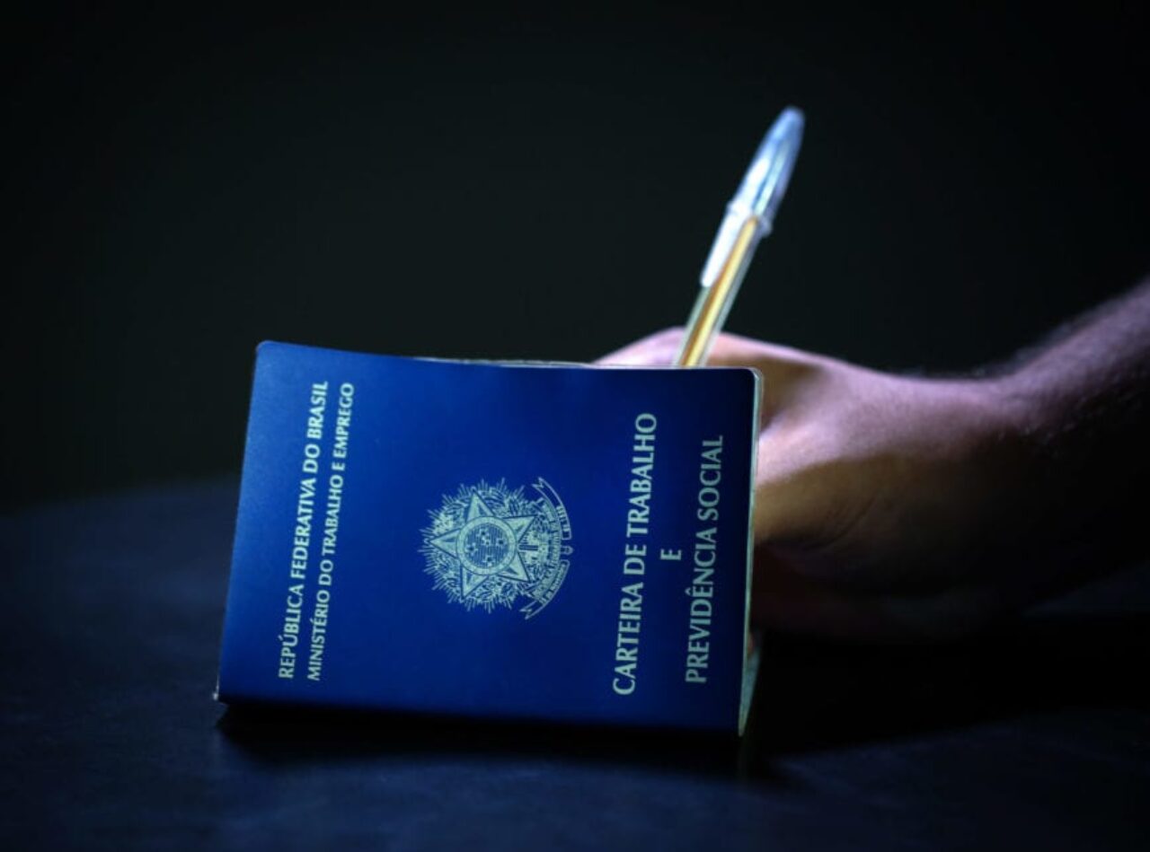 Carteira de Trabalho, Carteira assinada, Emprego. Brasilia, 03-09-2018. Foto: Sérgio Lima/Poder 360