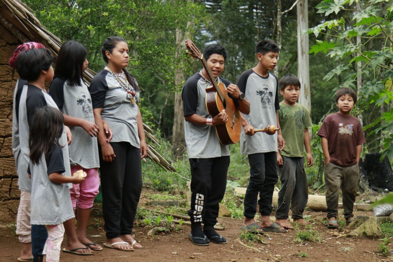Foto: Divulgação

Coral Kurity Mboraí Mbara’ete, que se apresentará na atividade da trilha cultural