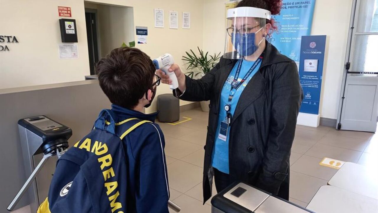 Medição de temperatura no colégio Marista - Foto: Reprodução