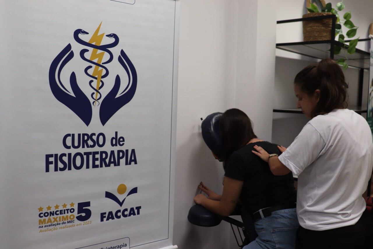 atividades práticas em Fisioterapia e Enfermagem junto à comunidade acadêmica e regional. Crédito: Claucia Ferreira/Faccat