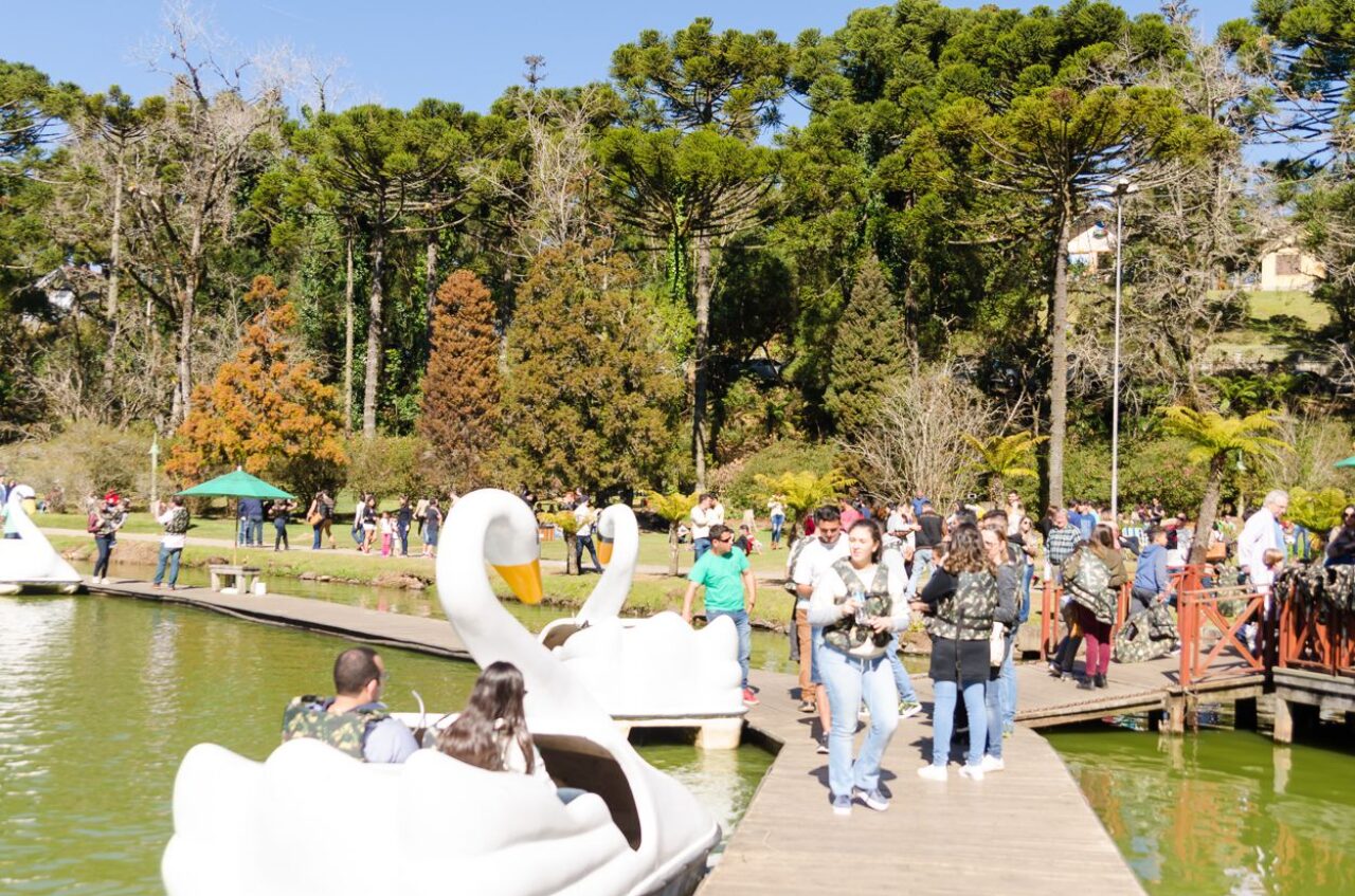 gramado-lago-negro