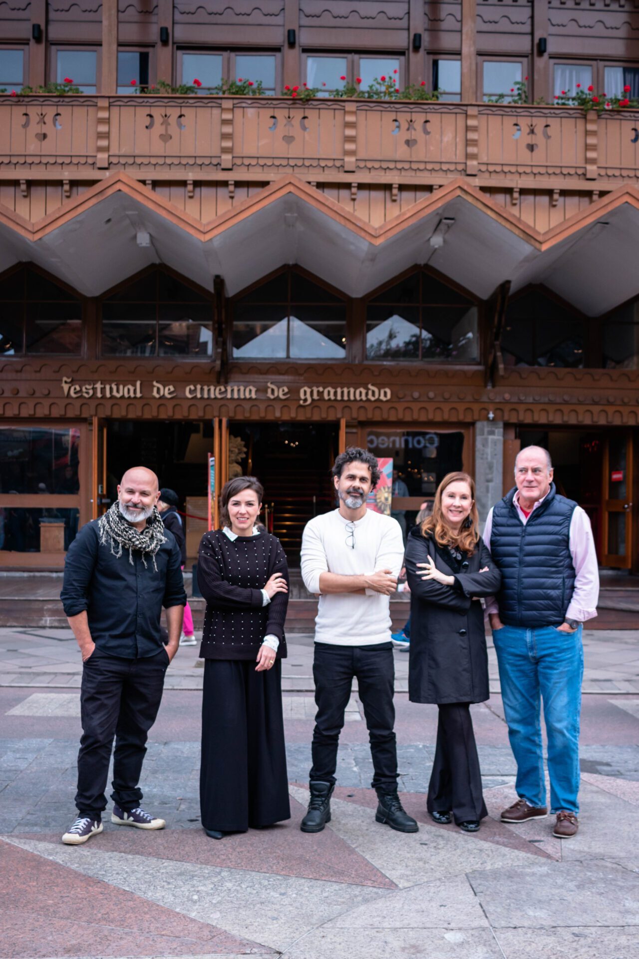 Comissão Julgadora: Natasha Schlobach, Dimitri Locisk, Eleone Prestes, Leonardo Bueno e Bobby Krell (fotos – Leonidas Cardoso), e também Renata Maynart e Thaissa Wiezel