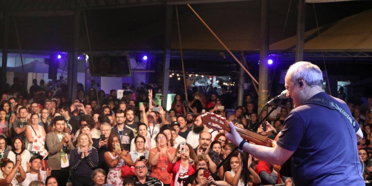 Foto: Josiele Silva/Arquivo Folha

Toquinho foi um dos destaques do festival de 2020