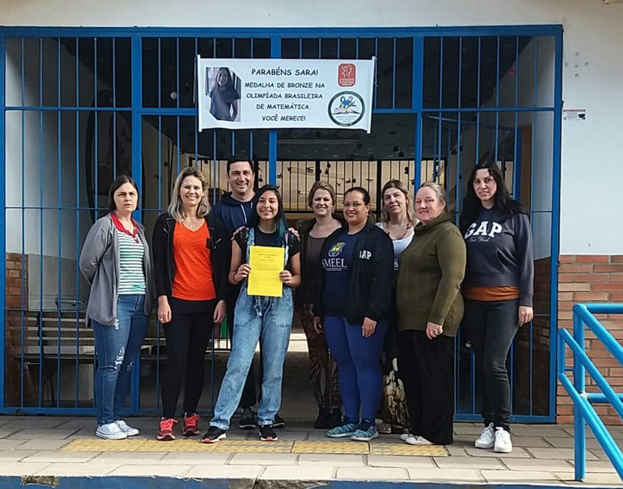 Sara com equipe da Escola Dante Bertolucci