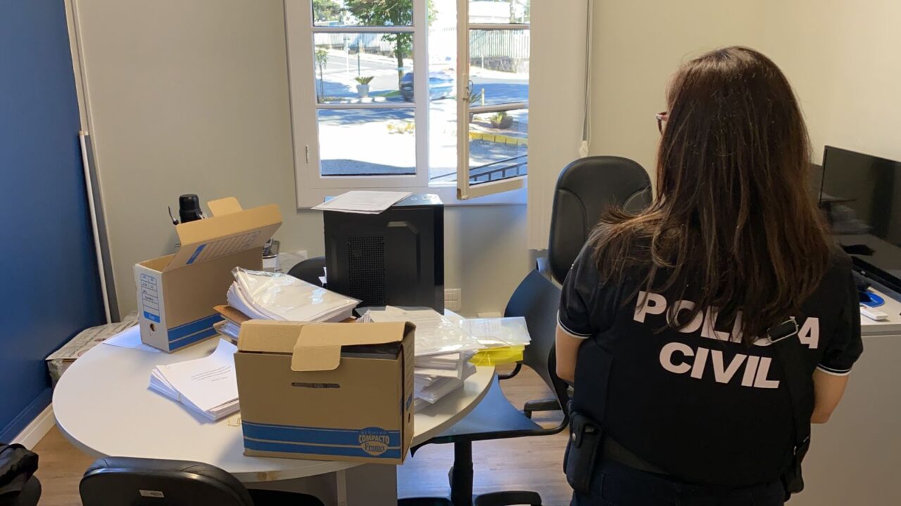 Cumprimento de mandato de busca e apreensão no Hospital de Caridade de Canela - Foto: Reprodução