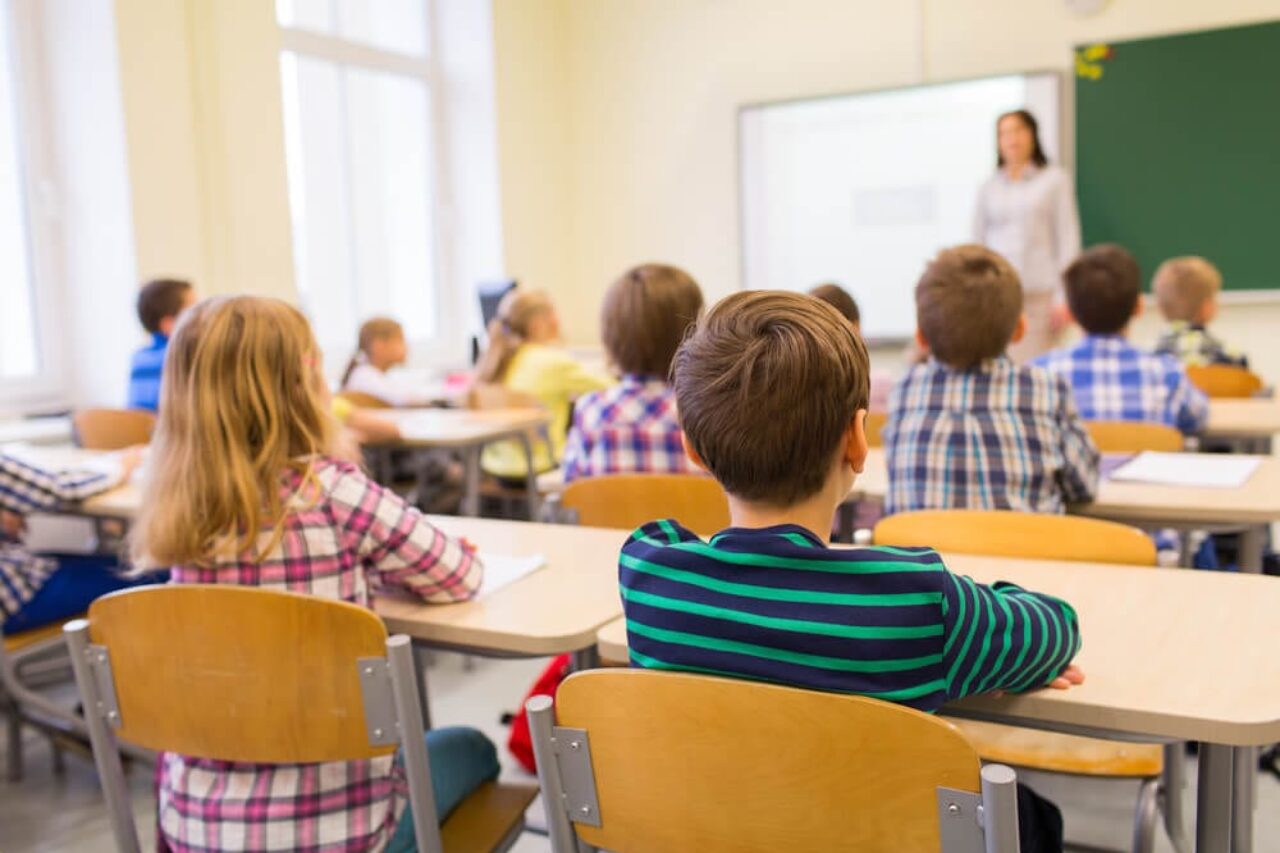 quais-as-principais-diferencas-entre-curso-e-escola-de-ingles