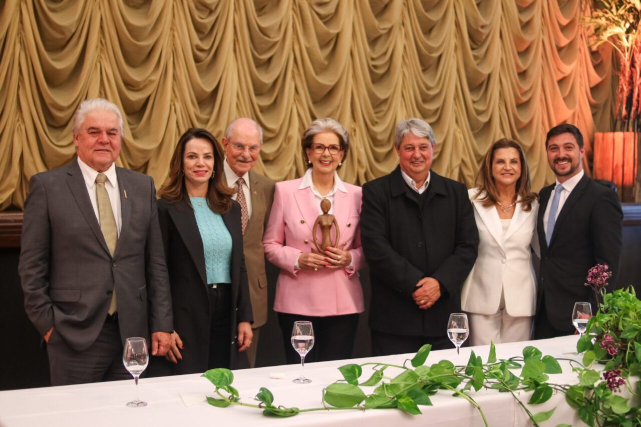 Alemir Coletto, Jandira Tissot, Romeo Riegel, Yara Helena Klauck, Nestor Tissot, Marta Rossi e Ike Koetz./Cid Guedes