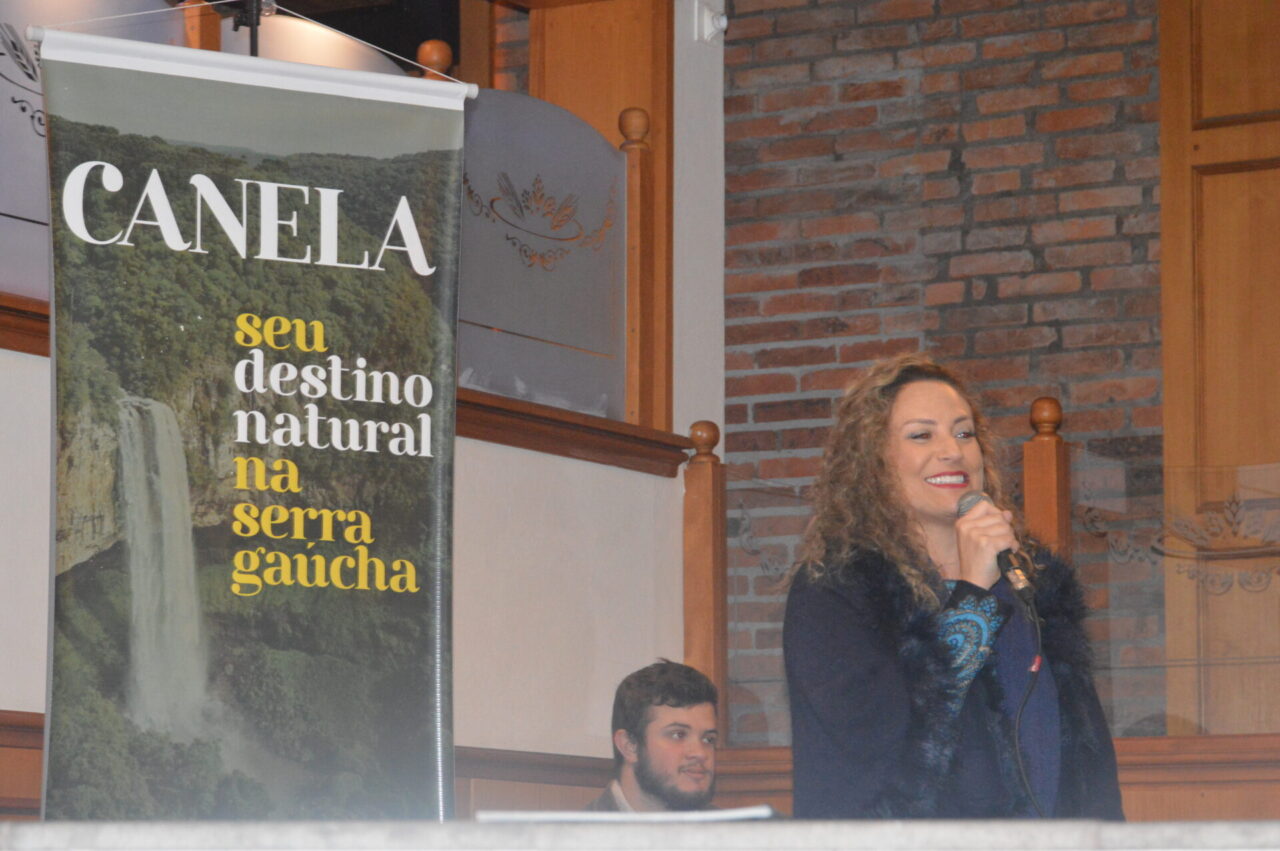 A Secretária de Turismo Carla Reis apresentou a programação da Temporada de Inverno, Festa Colonial e Canela in Love em coletiva realizada na terça-feira (07)