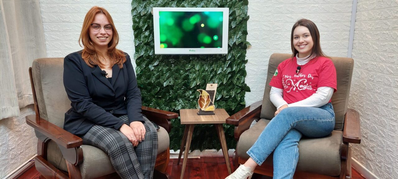 Jornalista, Aline Hedlund e Graziela Hoffmann, organizadora do evento