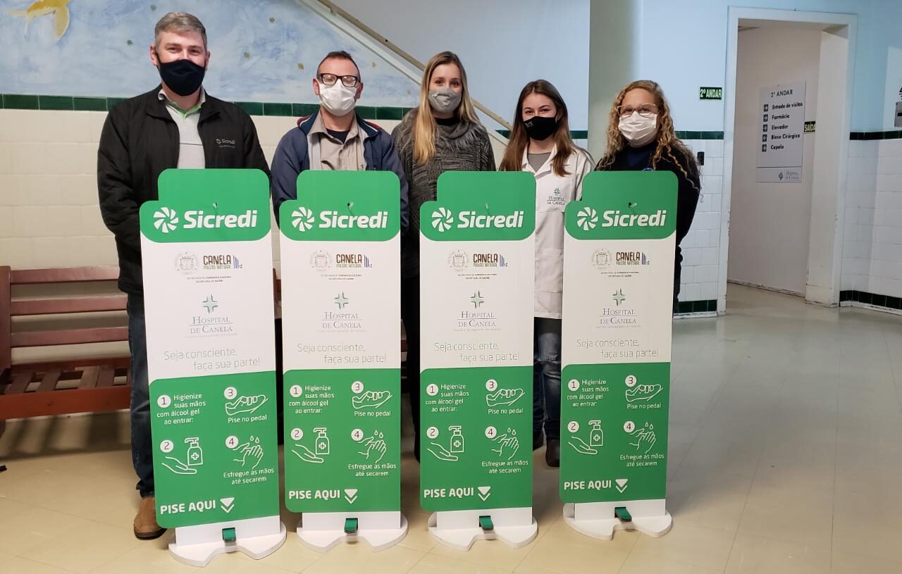 Sicredi doou totens de álcool