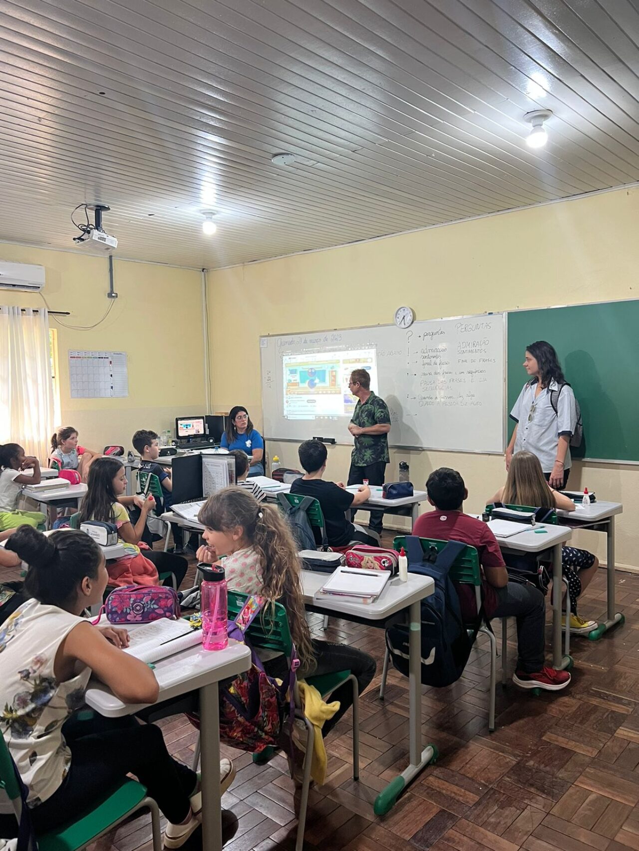 Foto: Professores do programa estão passando nas turmas para se apresentar aos alunos.